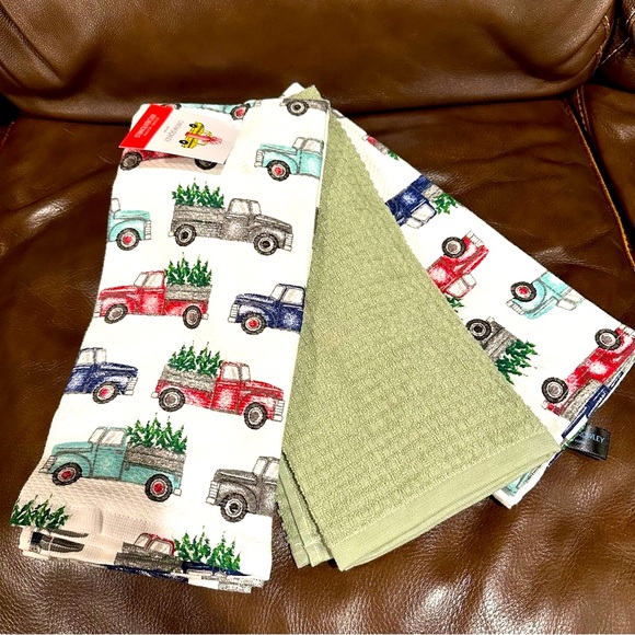 Cynthia Rowley Colorful Trucks Trees in Back Set of 3 Christmas Towels New!! - Picture 1 of 2